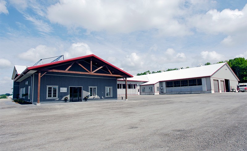 Small dairy barn with a curtain system and panel system.